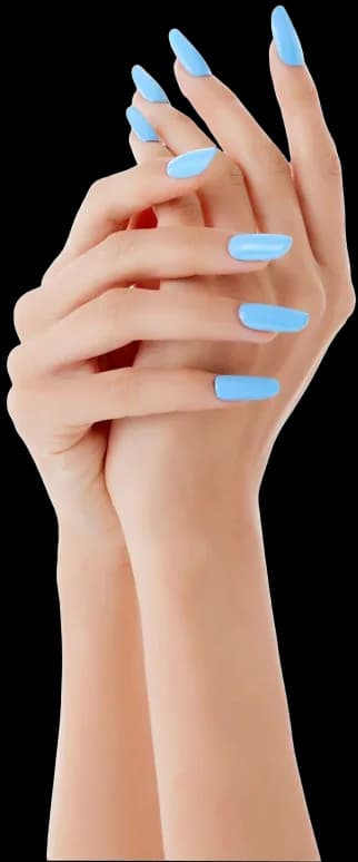 mãos com unhas azuis