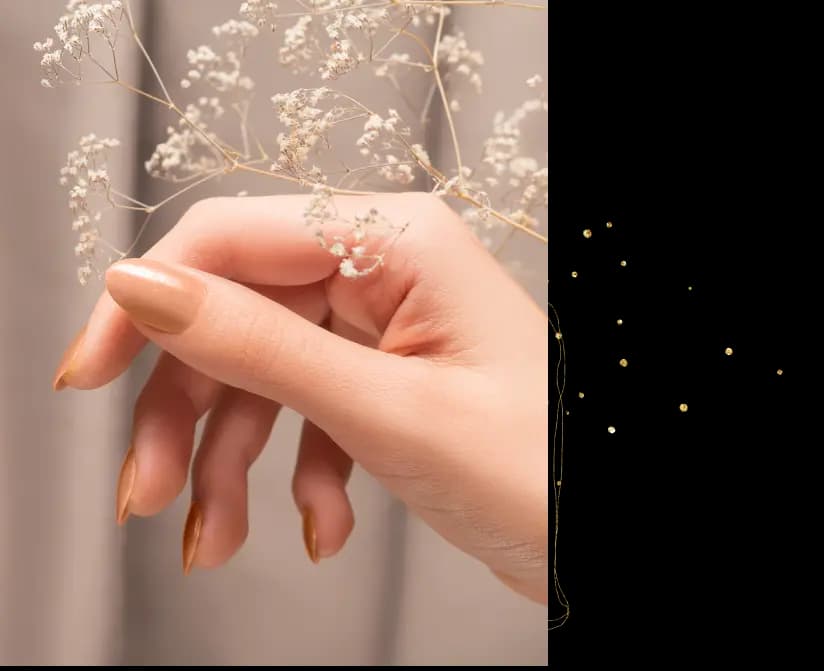 mãos e unhas com brilhos